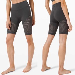 LULULEMON “Reveal Short Digital Rain”